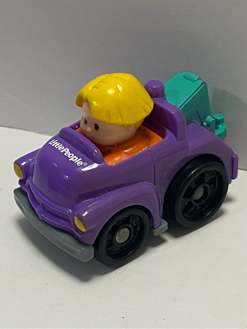 Fisher price little people wheelie 2011 tow truck